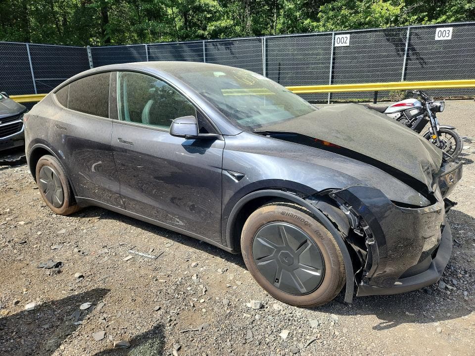 2026 TESLA MODEL Y 4