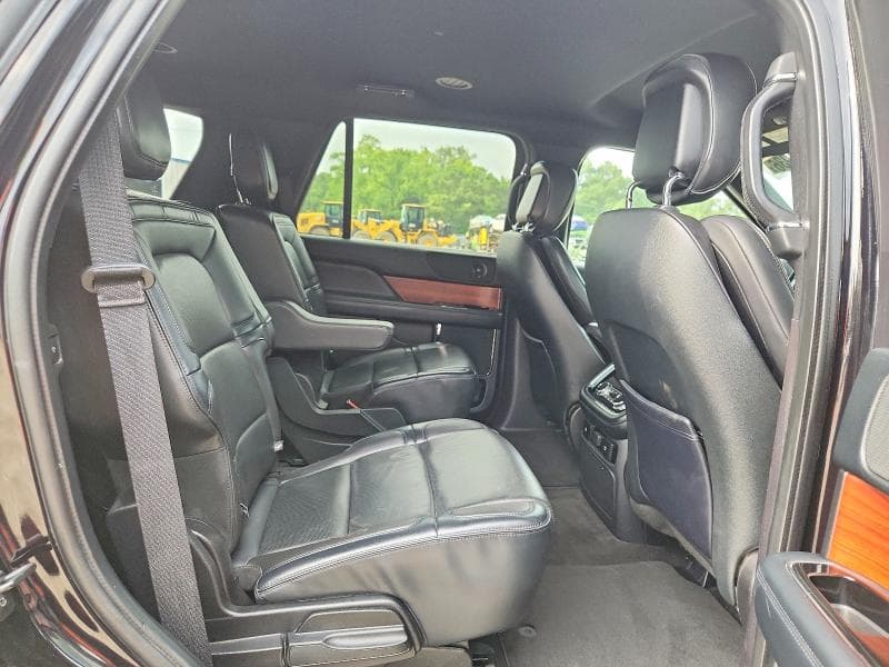 2019 LINCOLN NAVIGATOR 11