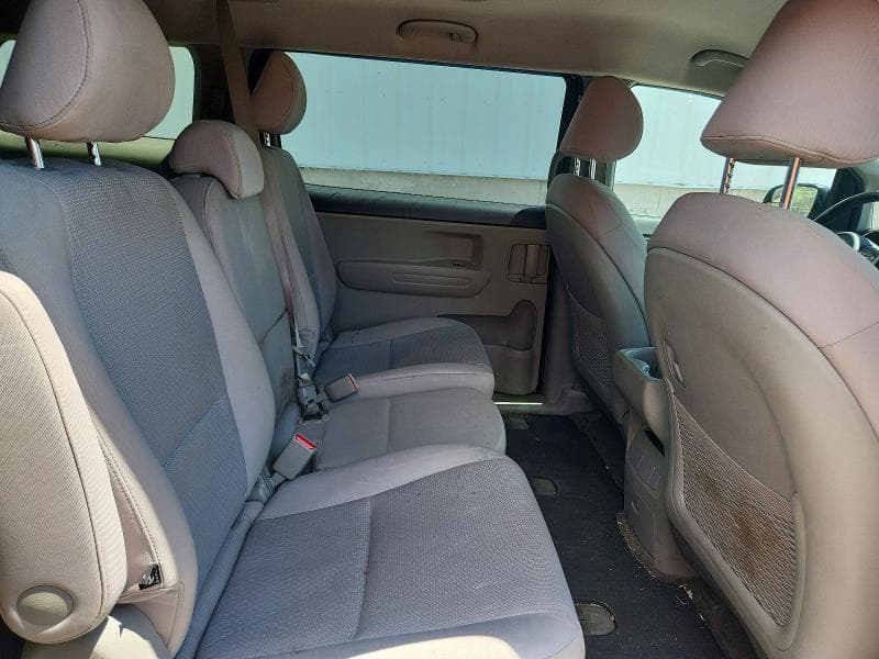 2017 KIA SEDONA LX 11