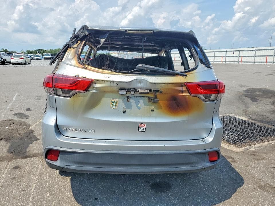 2018 TOYOTA HIGHLANDER LE 6