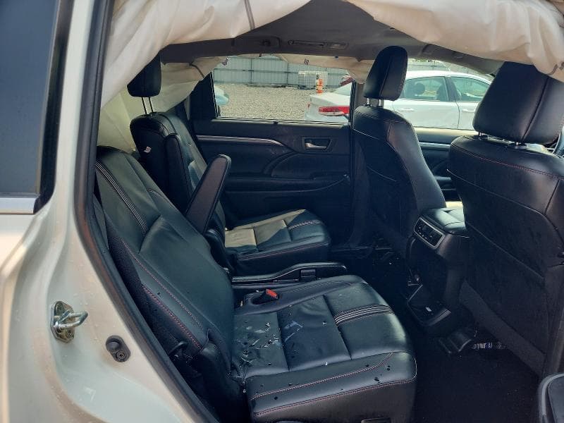 2019 TOYOTA HIGHLANDER SE 11