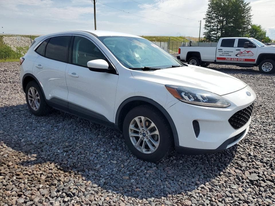 2021 FORD ESCAPE SE 4