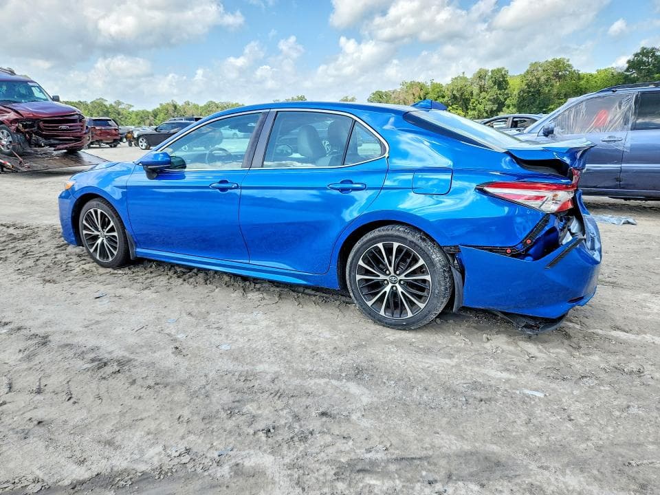 2019 TOYOTA CAMRY SE 2