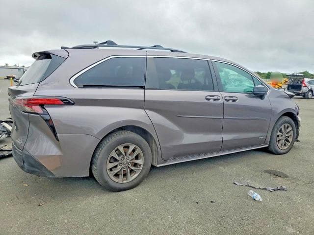2021 TOYOTA SIENNA LE 3