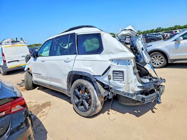 2023 JEEP GRAND CHEROKEE L LAREDO 2
