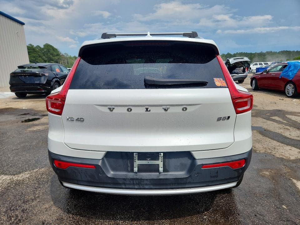 2023 VOLVO XC40 PLUS 6