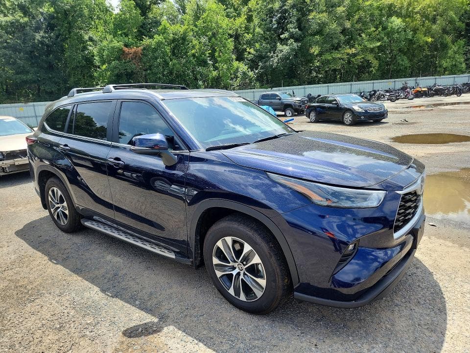 2025 TOYOTA HIGHLANDER XLE 4