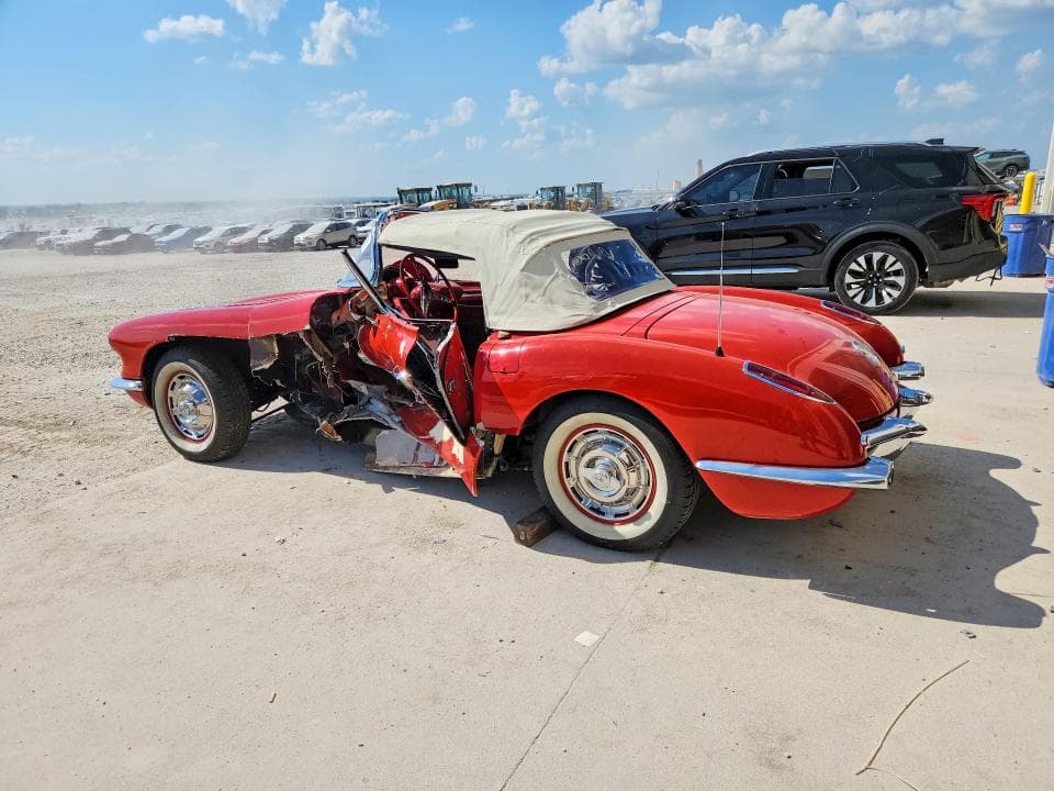 1960 CHEVROLET CORVETTE 2