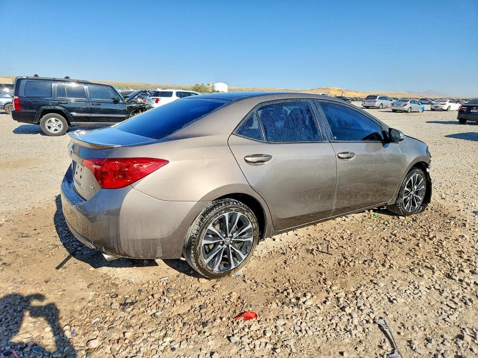 2017 TOYOTA COROLLA SE 3