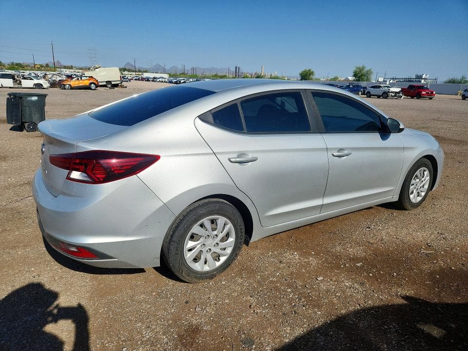 2020 HYUNDAI ELANTRA SE 3