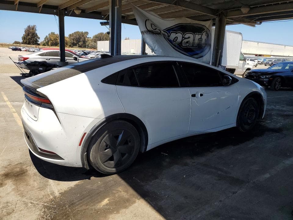 2024 TOYOTA PRIUS LE 3