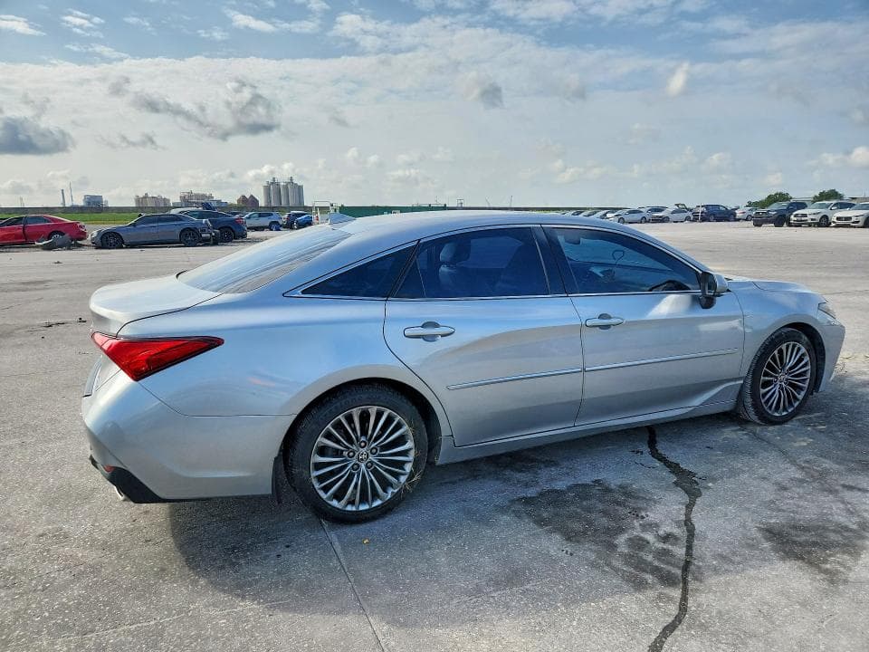 2020 TOYOTA AVALON LIMITED 3
