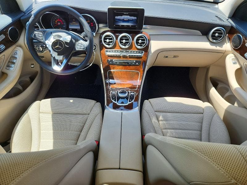 2019 MERCEDES-BENZ GLC 300 4MATIC 8