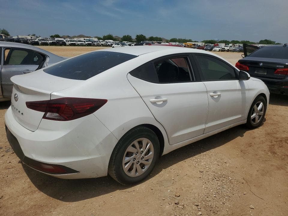 2019 HYUNDAI ELANTRA SE 3