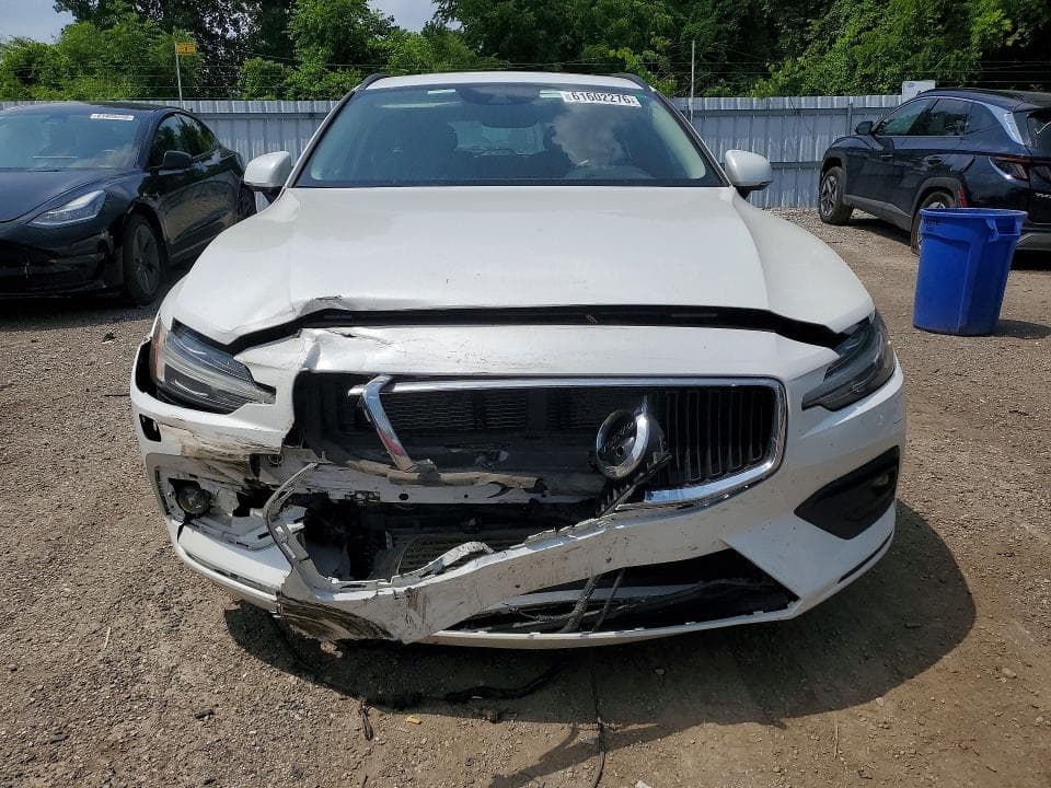 2019 VOLVO V60 T6 MOMENTUM 5