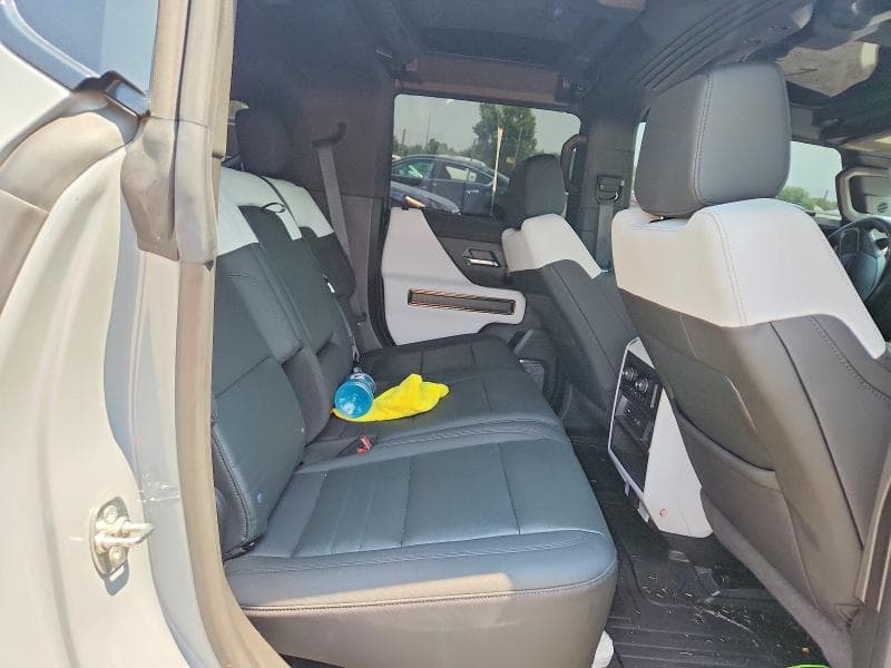 2024 GMC HUMMER SUV 2X 11