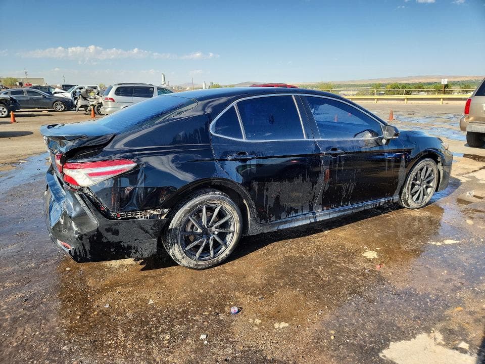 2018 TOYOTA CAMRY XSE 3