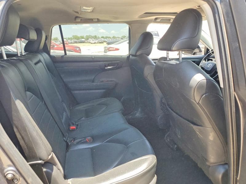 2020 TOYOTA HIGHLANDER XLE 10
