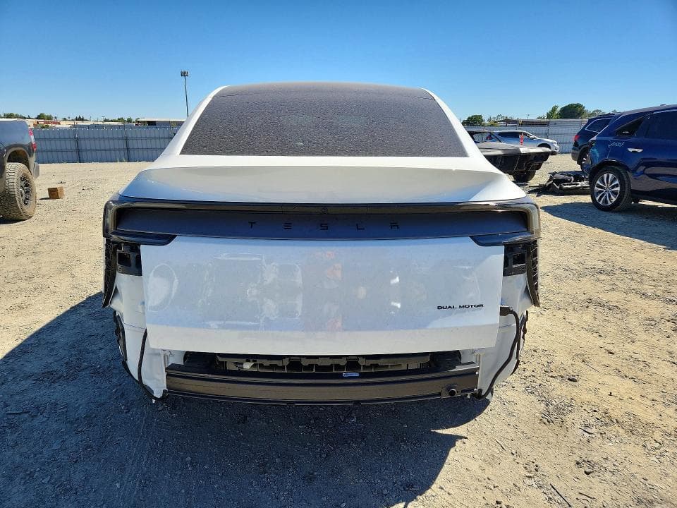 2026 TESLA MODEL Y 6
