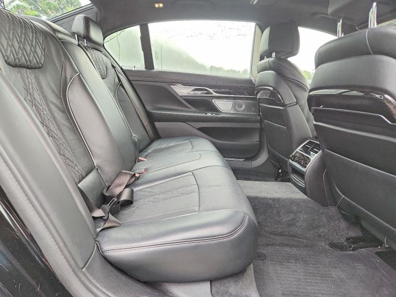 2017 BMW 750 XI 10