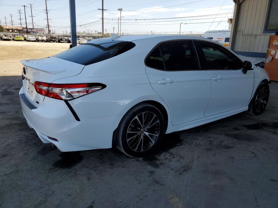2020 TOYOTA CAMRY SE 3