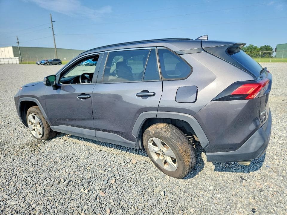 2021 TOYOTA RAV4 XLE 2