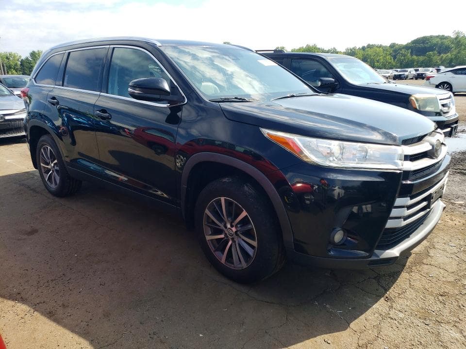2019 TOYOTA HIGHLANDER XLE 4