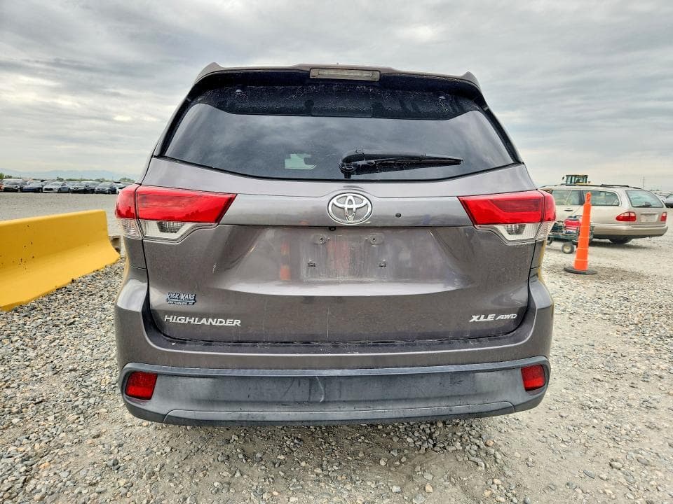 2017 TOYOTA HIGHLANDER XLE 6