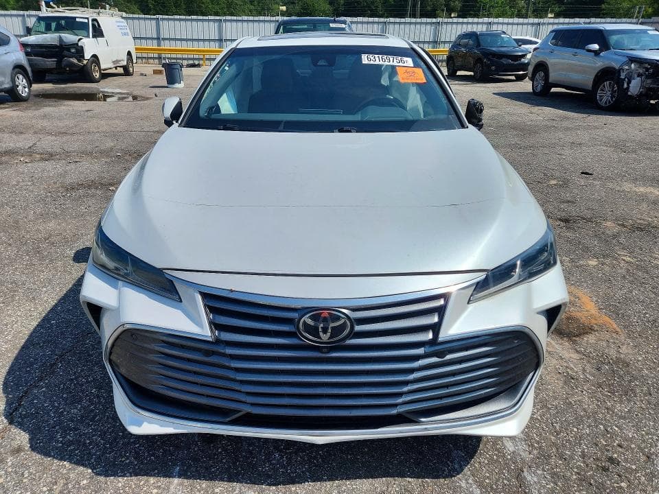 2019 TOYOTA AVALON LIMITED 5