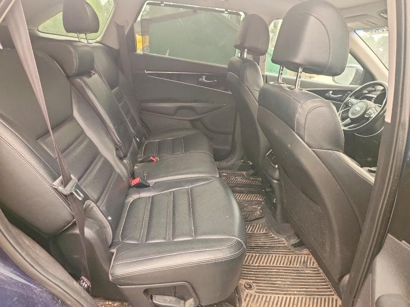 2017 KIA SORENTO EX 11