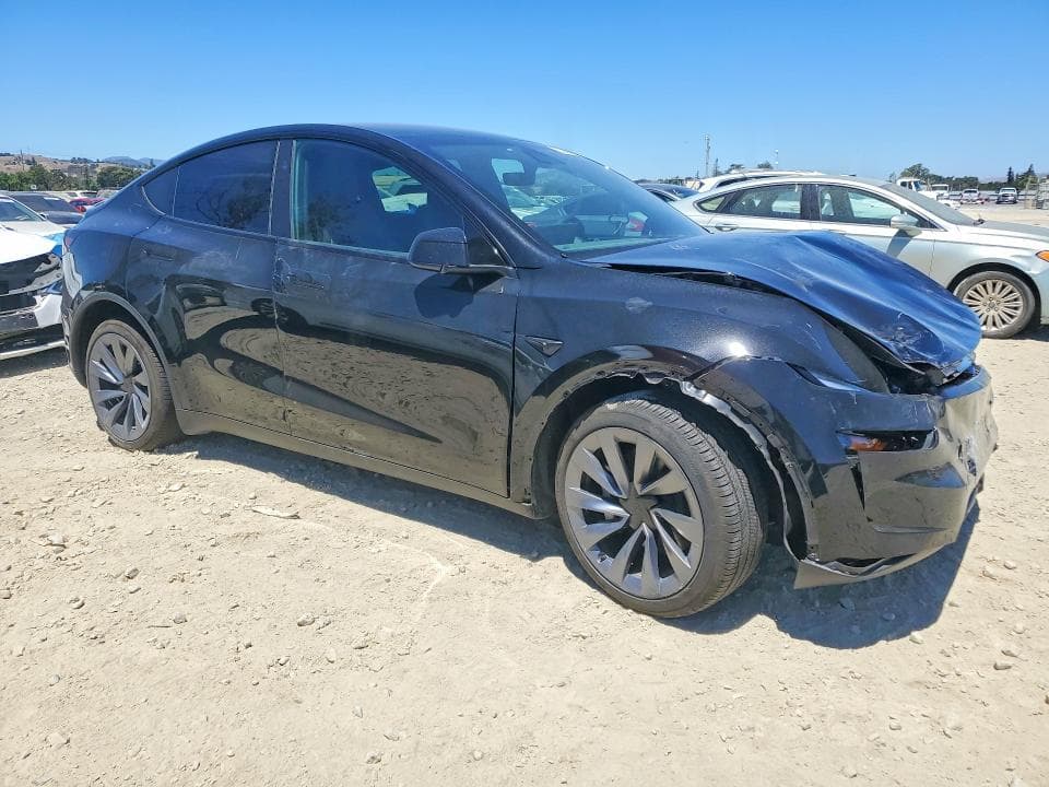 2026 TESLA MODEL Y 4