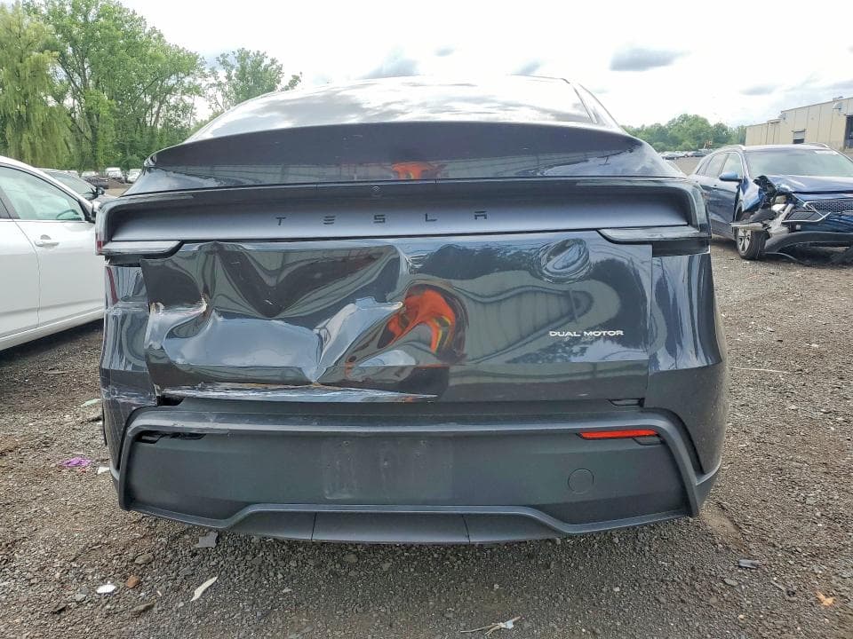 2026 TESLA MODEL Y 6