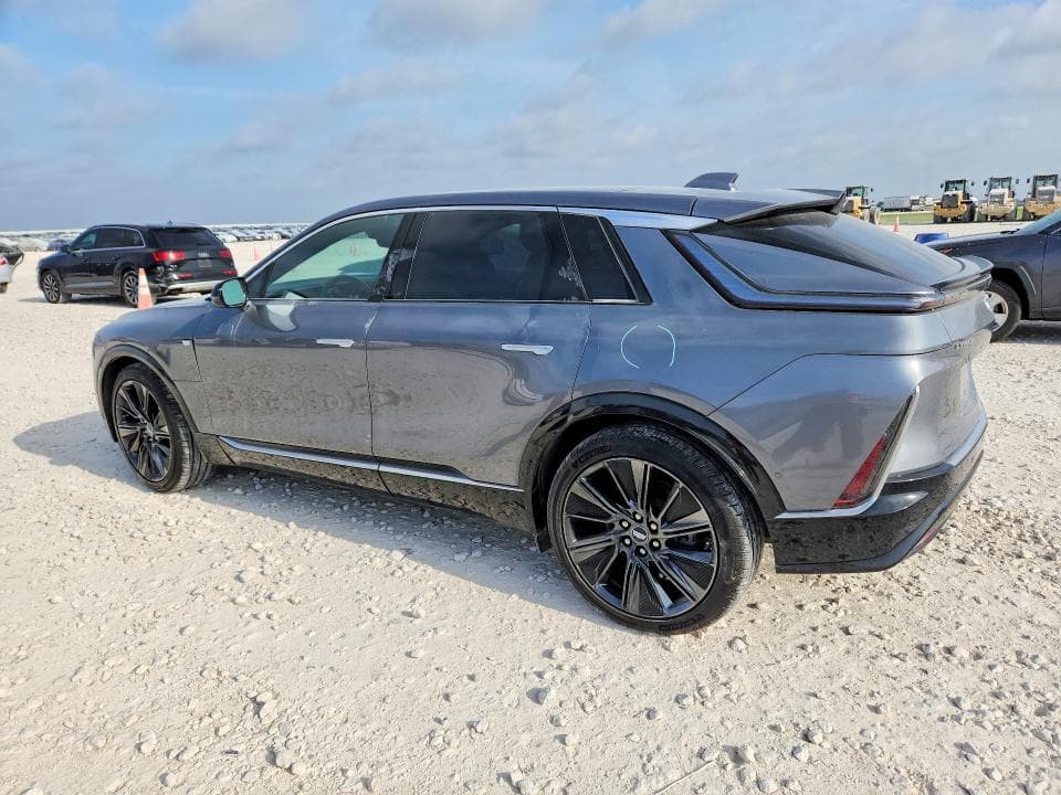 2023 CADILLAC LYRIQ LUXURY 2
