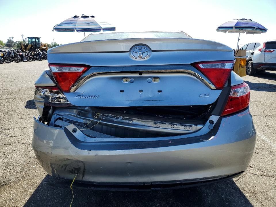 2017 TOYOTA CAMRY SE 6