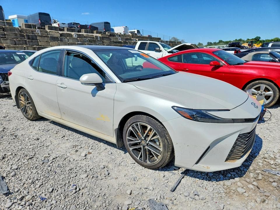 2025 TOYOTA CAMRY XLE 4