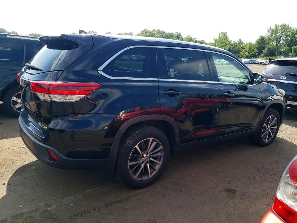 2019 TOYOTA HIGHLANDER XLE 3