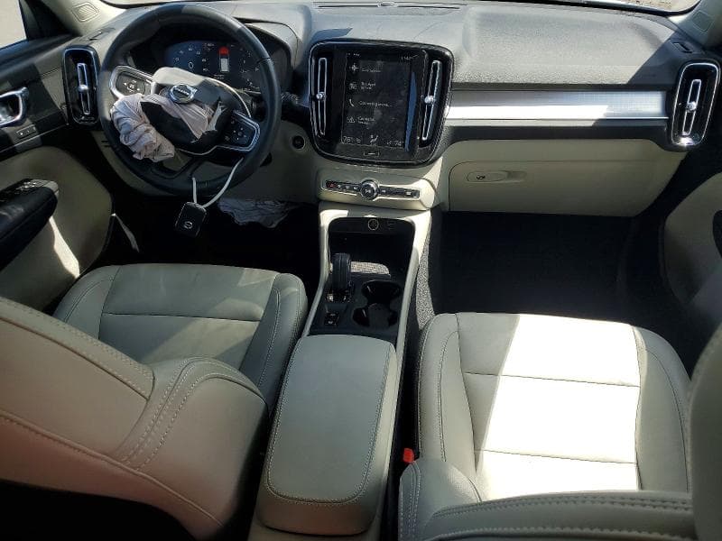 2021 VOLVO XC40 T5 MOMENTUM 8
