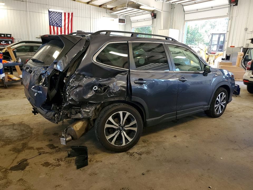 2022 SUBARU FORESTER LIMITED 3