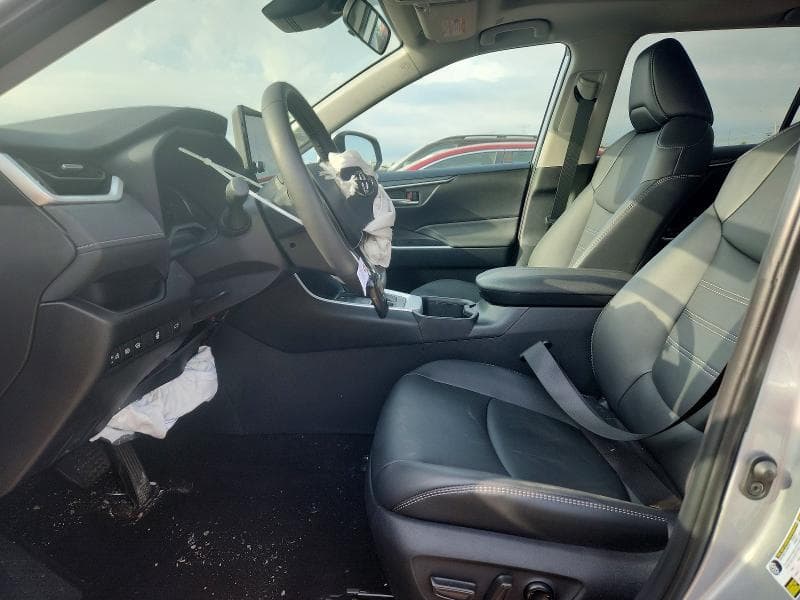 2025 TOYOTA RAV4 XLE PREMIUM 7