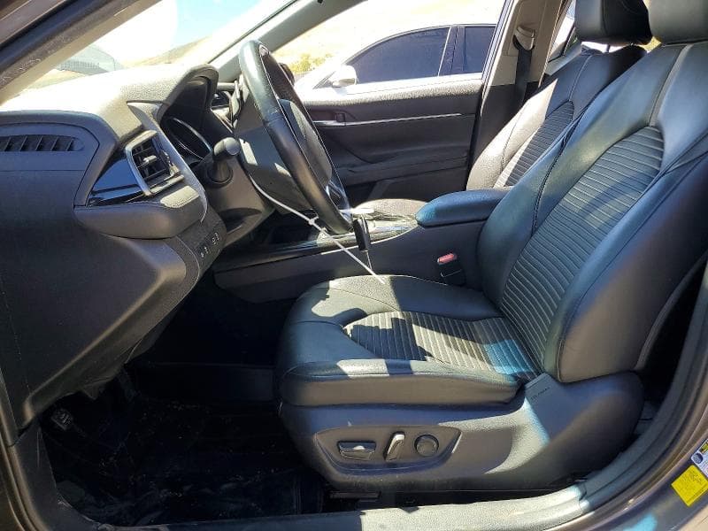 2020 TOYOTA CAMRY SE 7