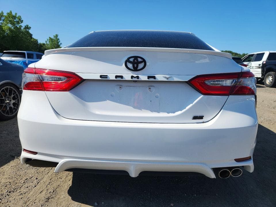 2018 TOYOTA CAMRY SE 6