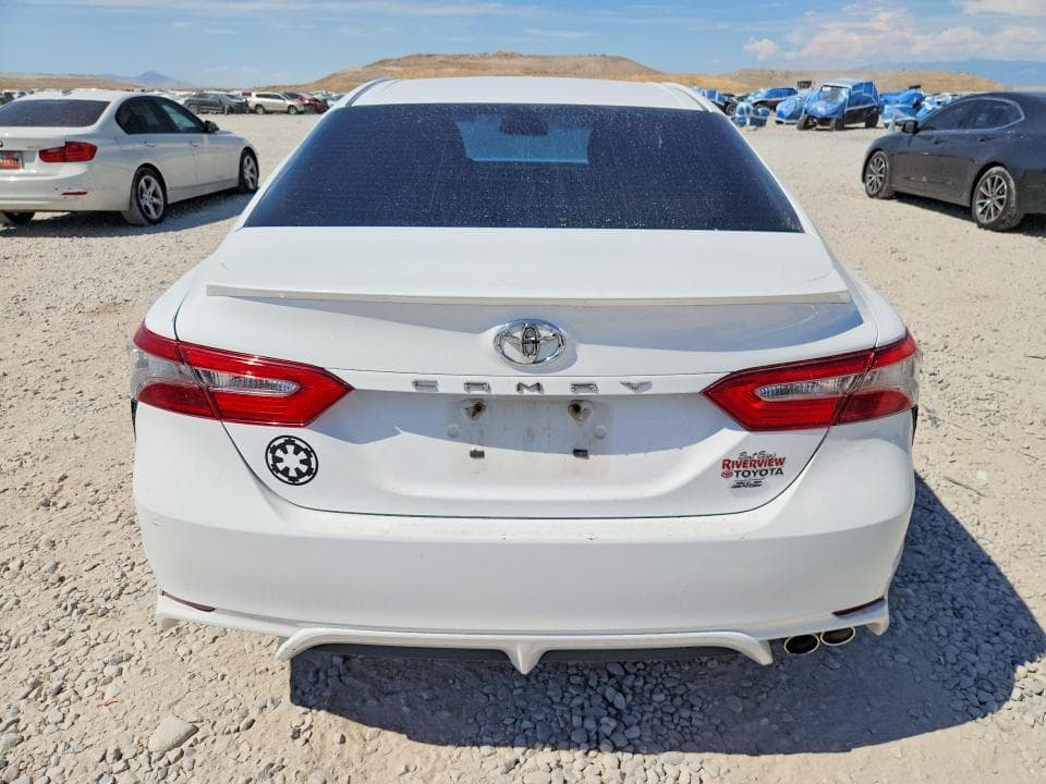 2018 TOYOTA CAMRY SE 6