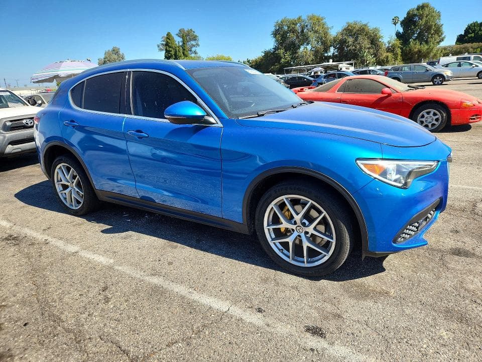 2019 ALFA ROMEO STELVIO BASE 4
