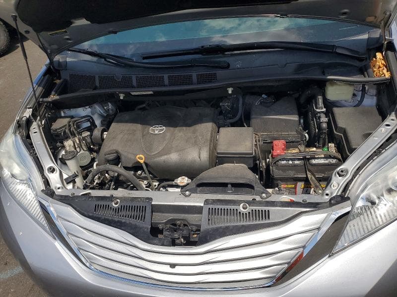 2017 TOYOTA SIENNA LE 12