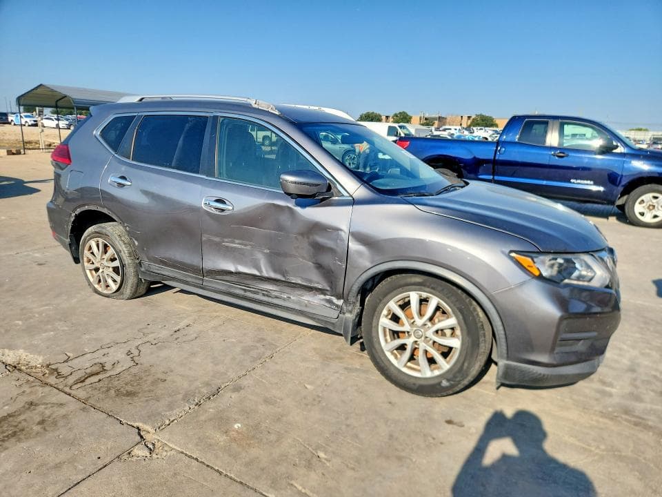 2017 NISSAN ROGUE SV 4