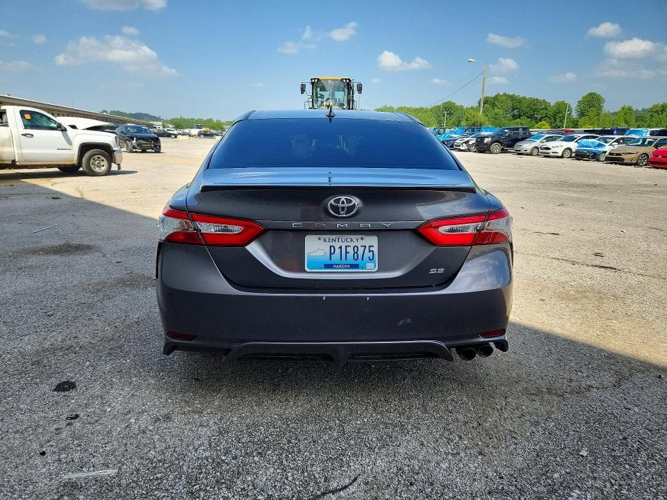 2020 TOYOTA CAMRY SE 6