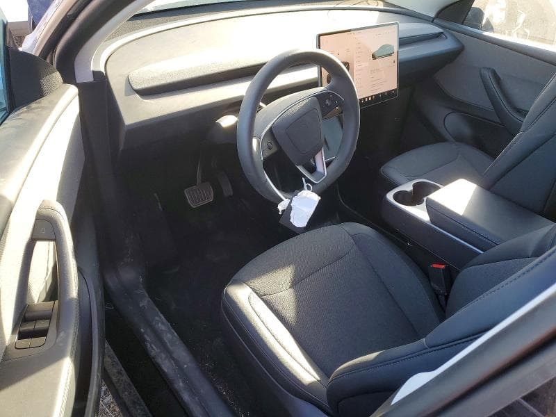 2026 TESLA MODEL Y 8