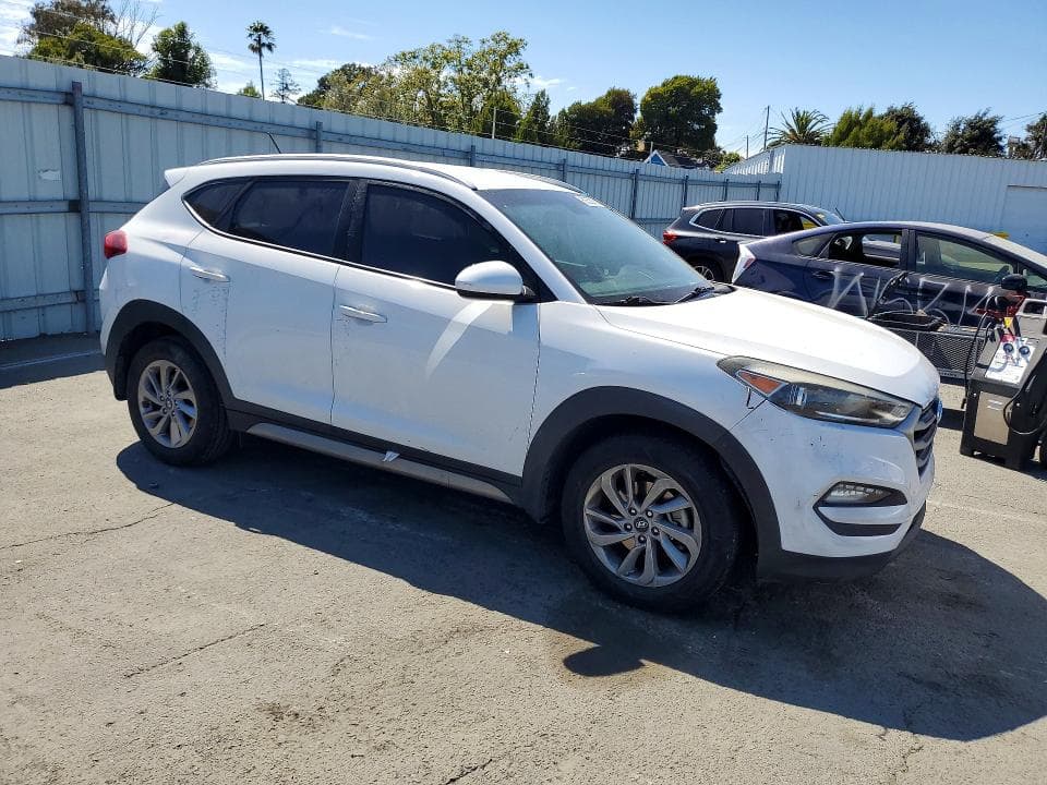 2017 HYUNDAI TUCSON SE 4