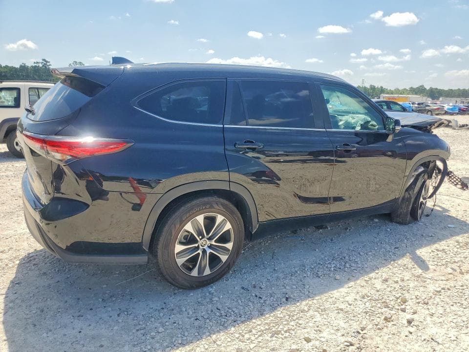 2023 TOYOTA HIGHLANDER XLE 3