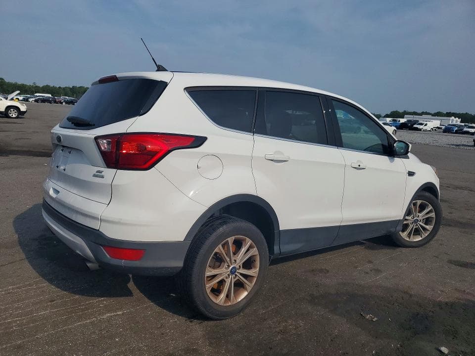 2019 FORD ESCAPE SE 3